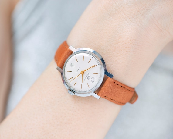 Retro women's watch 70s Dawn\Youth unused, limited edition watch vintage gift, minimalist girl watch silver shade classic, new leather band