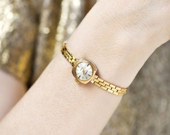 Vintage Bangle-Style Watch Dainty Small Gold Women\'s Bracelet Watch with Square Amazon.com: CHEETAH Women main image 4