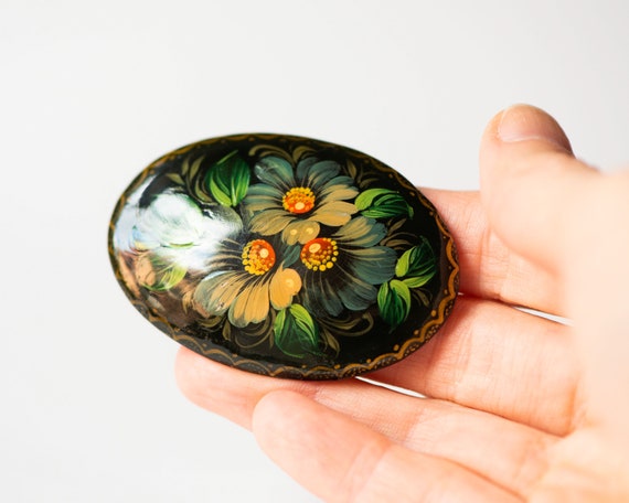 Hand painted brooch pin, large black oval lacquer brooch vintage