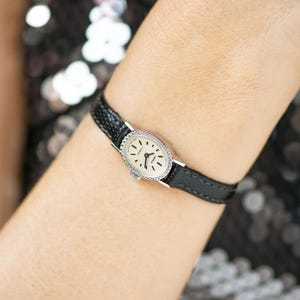 Women&#39;s watch oval delicate silver shade Seagull, retro lady wristwatch gift minimalist, small wrist  timepiece, new premium leather band