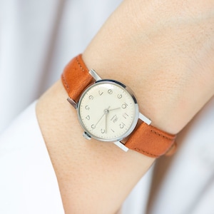 New old stock women watch delicate Dawn, silver shade women watch classic vintage gift Arabic numerals Women&#39;s Wrist Watches new leather bnd