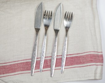 Cutlery Fish Forks and Knives set 2, Geometric print handles Vintage cutlery, two pairs vintage serving silver shade flatware Cutlery fish