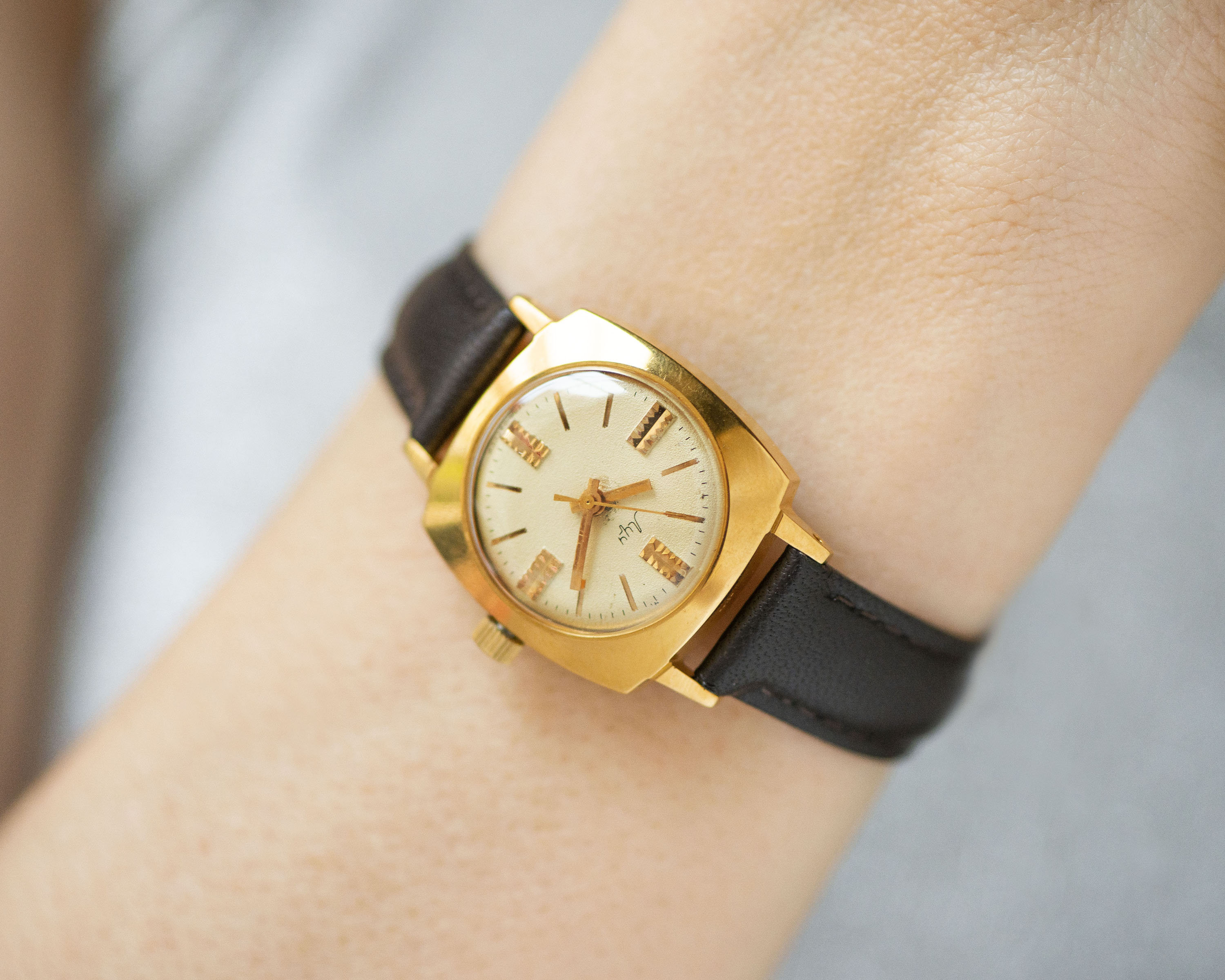 gold chunky watch