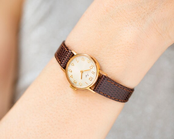 Arabic numerals hotsell watch dial