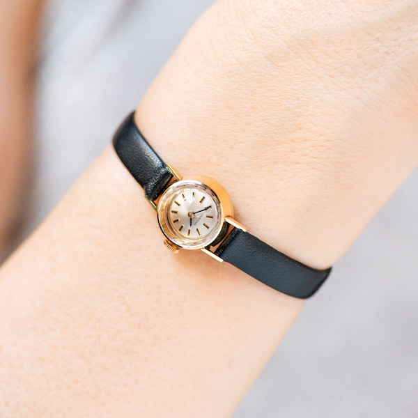 Montre Certina pour femme en or massif 14 carats, petite montre-bracelet pour femme, breloque des années 60, montre minimaliste bijoux pour fille, nouveau bracelet en cuir premium