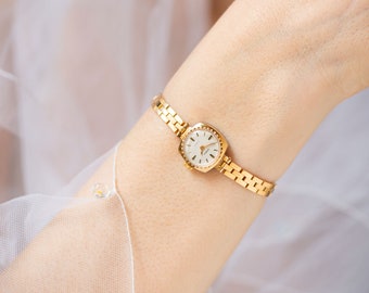 Gold plated cocktail watch for women sunburst case, retro women watch Seagull tiy square case vintage rare design watch classic jewelry gift