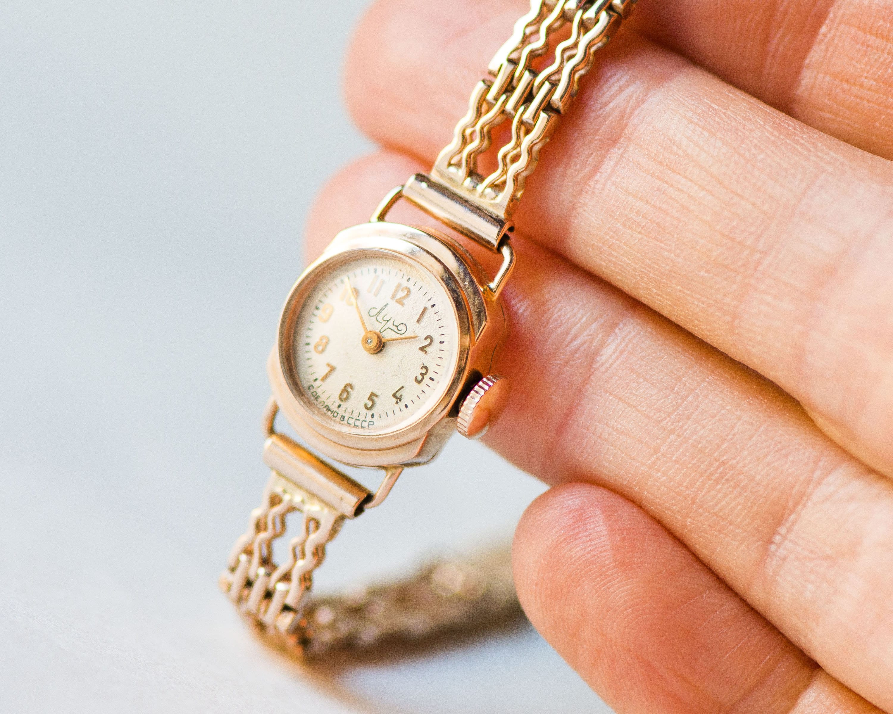 smallest smart watch for ladies