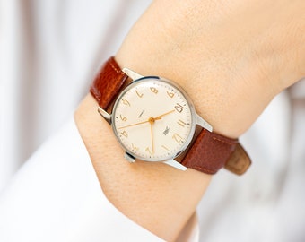 Tomboy watch unused Dawn, classic unisex watch silver shade, vintage gift oversized watch Arabic numerals dial, new genuine leather strap