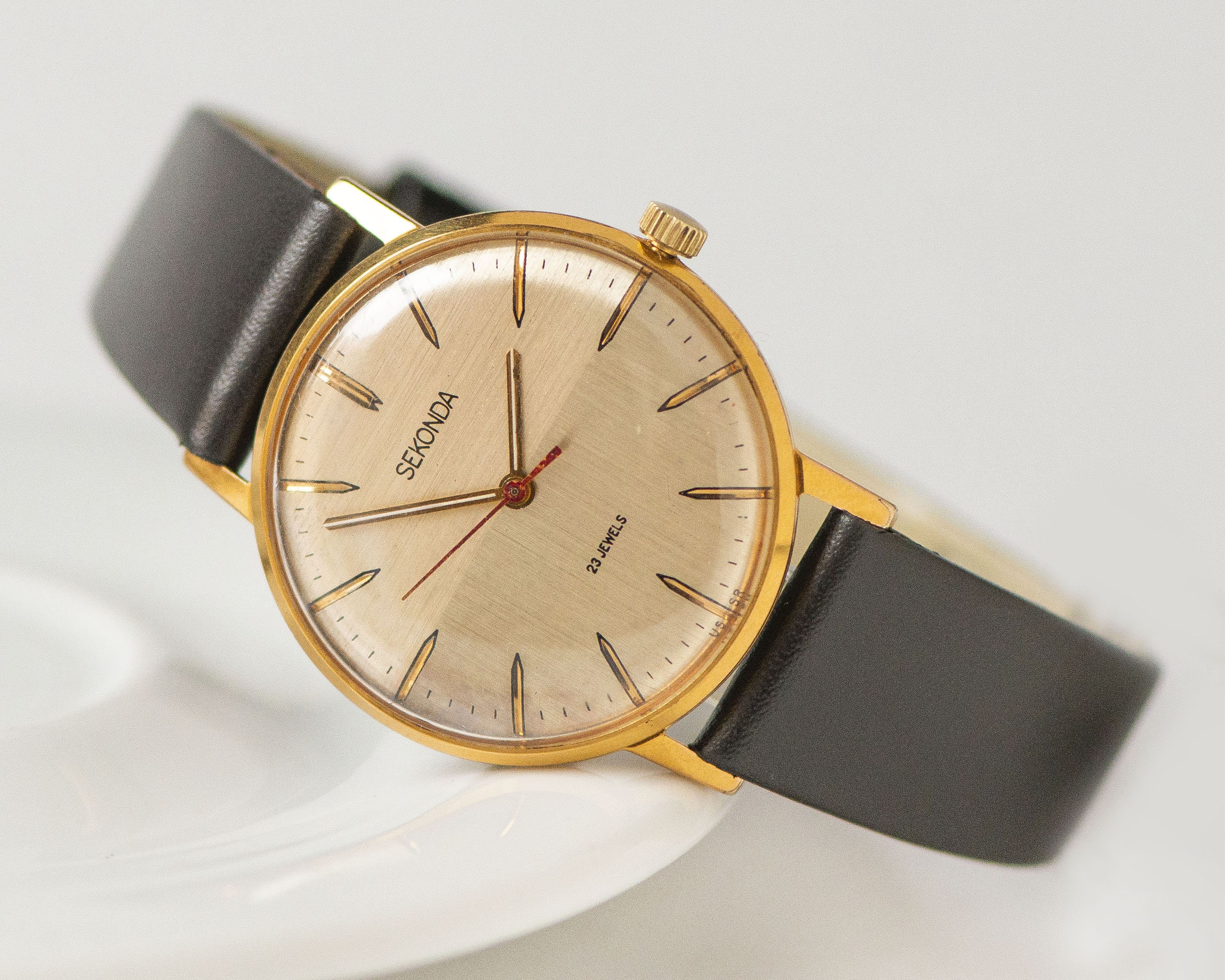 OROLOGIO SWATCH MADE in Svizzera Resistente all'Acqua V8 Faccia Blu