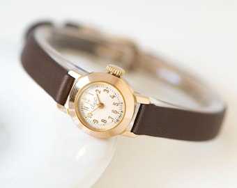Super small women's watch gold plated Ray vintage jewelry, lady's watch classic design timepiece gift tiny watch, new genuine leather strap