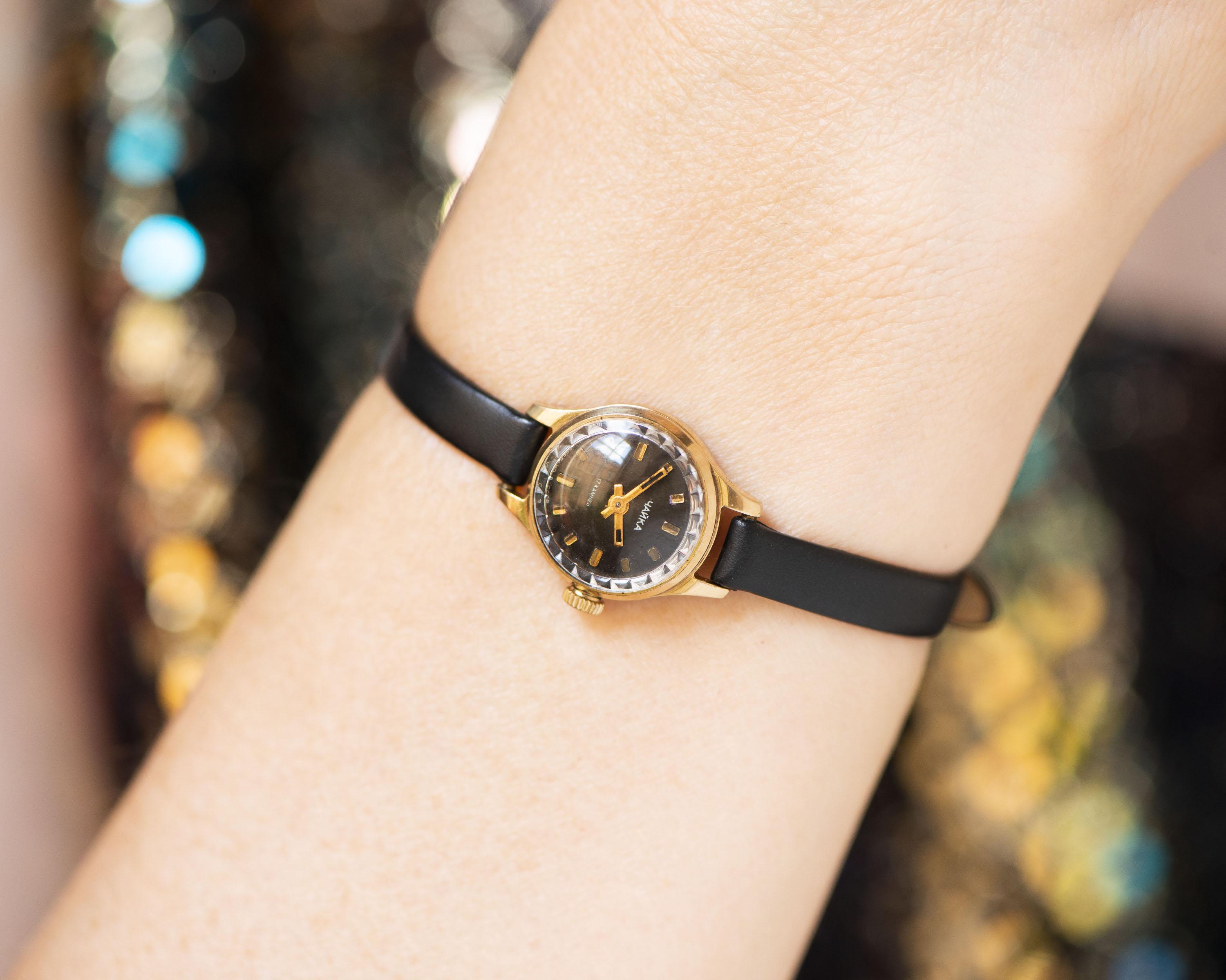 Black Chic Watch for Women Gold Plated Seagull, Minimalist  display picture 3