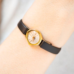 Unbenutzte Damenuhr, schickes Accessoire Dawn, Vintage-Damenuhr, feines Geschenk, seltene Damenuhr NOS, neues Premium-Lederarmband