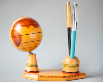Vintage ink pens stand wooden Globe, set 2 pens on handmade tray, desk pen holder fountain pen, fun office desk decor back to school dorm