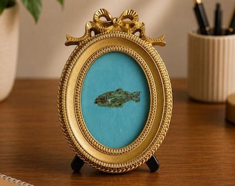 Sardina, pintura al óleo original enmarcada, pequeño cuadro ovalado para pared, marco ornamentado.