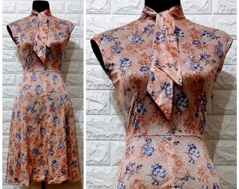 Vintage Floral Dress, 80's Vintage Sleeveless Dress with Neck Tie, Vtg Dress with Flower Print