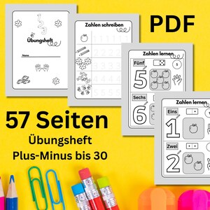 Puede incluir: Una pila de cuadernos de trabajo PDF en blanco y negro para niños. Los cuadernos presentan ilustraciones de manzanas, flores y números. El texto de la portada dice "57 Seiten Übungsheft Plus-Minus bis 30". Se ven lápices y clips.