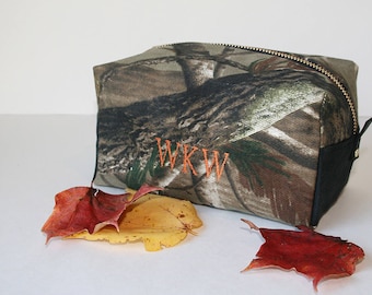 Waxed Canvas Shave Bag/Toiletry Bag/Monogrammed Dopp Bag/ Men's Gift/Hunting Gift/Travel Bag/Storage Bag/Gift for Him/Groomsman gift