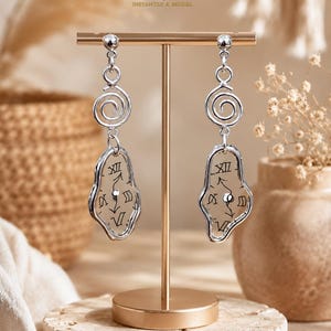 Zilveren smeltende klok hangoorbellen in zilver | Romeinse cijfers | Sieraden met uv-hars | Romeinse cijfers | Unieke kloksieraden | Cadeau voor haar