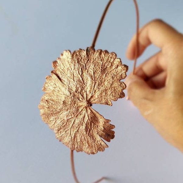 Cerchietto grande foglia di malva, decorazione capelli sposa, matrimonio o cerimonia