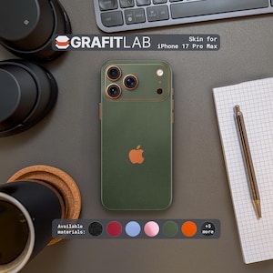 Puede incluir: Un juego de tres tazas de cerámica con un acabado mate moteado. Las tazas son de color crema, gris claro y gris oscuro. Cada taza tiene un diseño simple y minimalista, ideal para café o té.