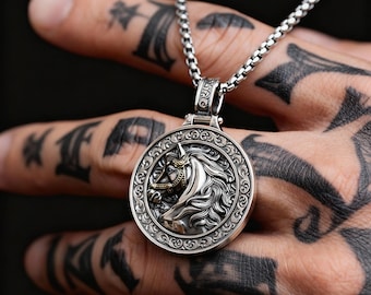 Vintage S925 Sterling Silver Round War Horse Pendant Necklace / Unisex / Set with Blue Amethyst