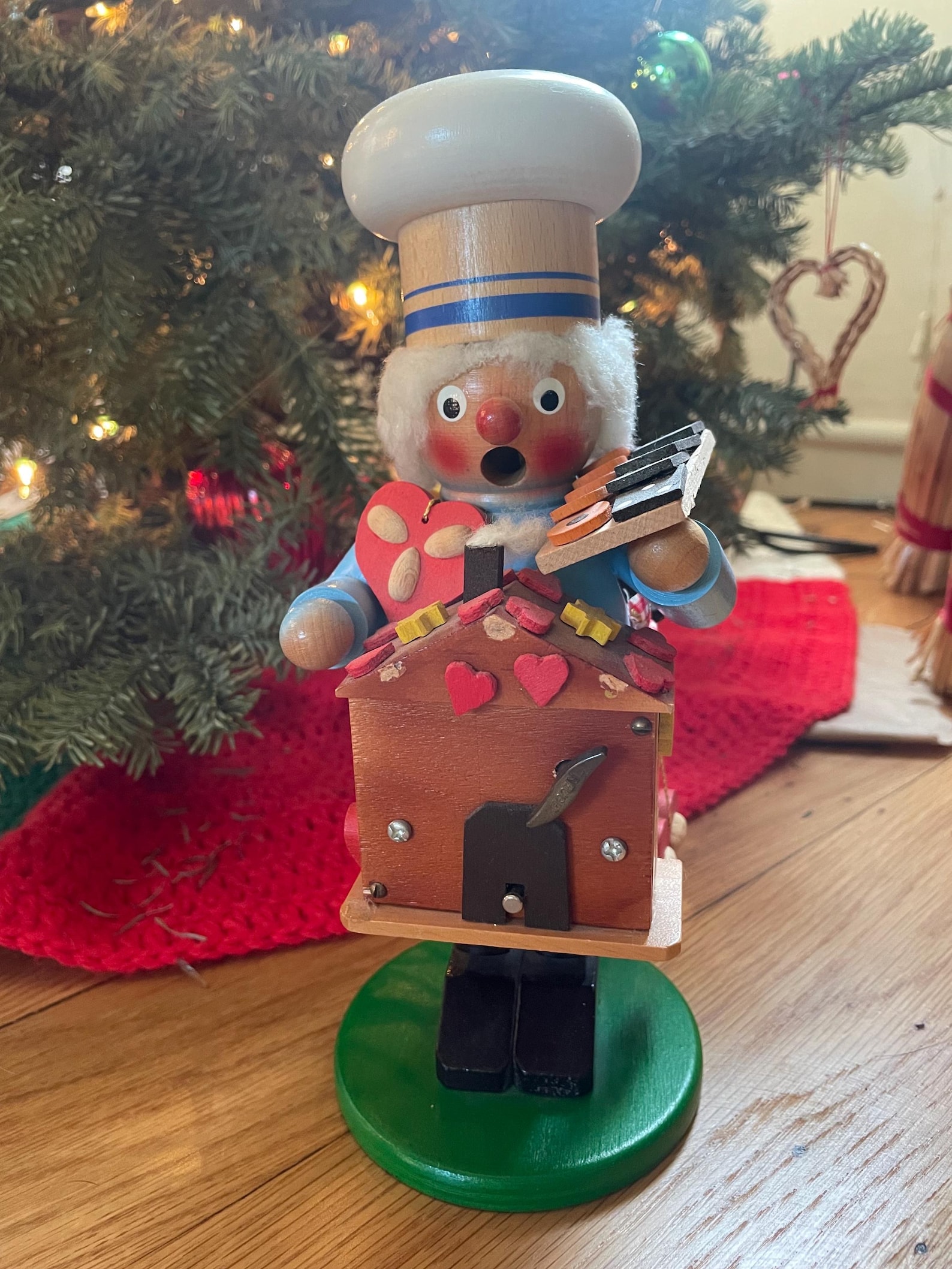 Steinbach Smoker Baker w/ Gingerbread House w/ Music Box Germany
