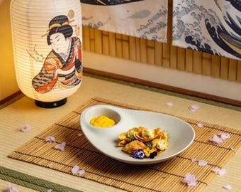 Personnalized 2-in-1 Ceramic Dumpling Plate - Custom Engraved Matte Dish with Built-In Sauce Bowl