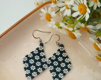 Daisy earrings, Handmade seed bead earrings with flowers, black and white