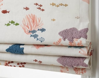 Persianas romanas bordadas con motivos marinos, cortinas de lino para habitación infantil con diseño oceánico.