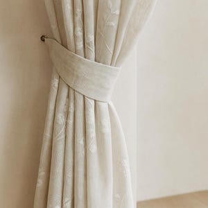Zasłony z cienkiego lnu: haft kwiatowy w kolorze kości słoniowej – niestandardowe rozmiary i style zdjęcie 3