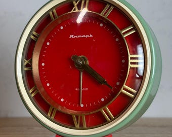 Vintage sowjetische Jantar Kaminuhr, rot-grün, Mid-Century-Tischuhr, UdSSR-Retro-Wohndekoration, vollständig restauriert, funktionsfähig