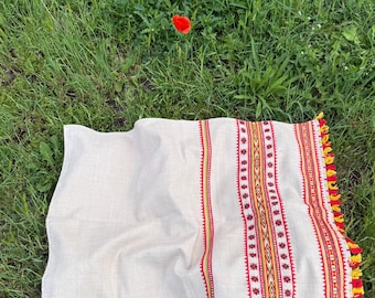 Tischläufer aus Leinen mit slawischem Ornament, kleine Boho-Tischdecke (63 x 88 cm), gewebtes Tischset im Folk-Stil mit Quasten, rustikale Wohndekoration im ukrainischen Stil