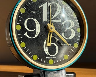 Vintage sowjetischer Jantar-Wecker, hergestellt in der UdSSR, vollständig restaurierte mechanische Uhr, 4 Steine, Retro-Tischuhr in Türkis, Sammlerstück aus der UdSSR