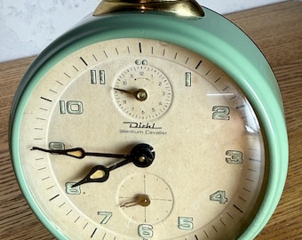 Restaurierter Vintage-Wecker Diehl Silentium Cavalier, salbeigrün, mechanischer Aufzieh-Tischwecker, Leuchtzeiger, hergestellt in Deutschland
