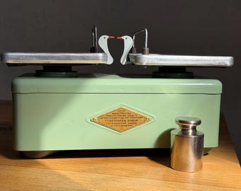 Vintage sowjetische Waage VNZ 2 kg, UdSSR 1966, vollständig restaurierte mechanische Waage, Tulinovsky-Fabrik, industrielle Wohndekoration