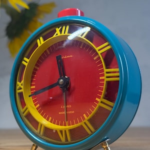 Reloj despertador soviético vintage Jantar | Reloj de escritorio retro rojo y turquesa totalmente restaurado | Decoración moderna de mediados de siglo | Reloj mecánico en funcionamiento de la década de 1980