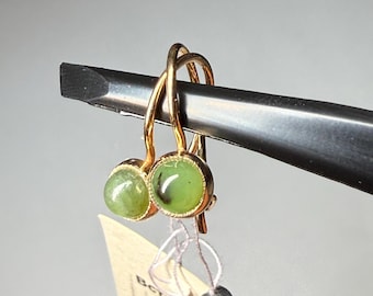 Vintage-Ohrringe aus sowjetischer Jade in Goldvermeil | Schmuckmanufaktur Charkiw | 925er Sterlingsilber | Leichte Ohrringe (1,7 g) | Natürlicher Nephrit