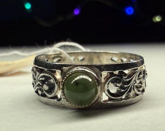 Neuer Vintage-Jade-Ring aus 925er Sterlingsilber | Ring mit grünem Cabochon-Stein | Ukrainischer Schmuck