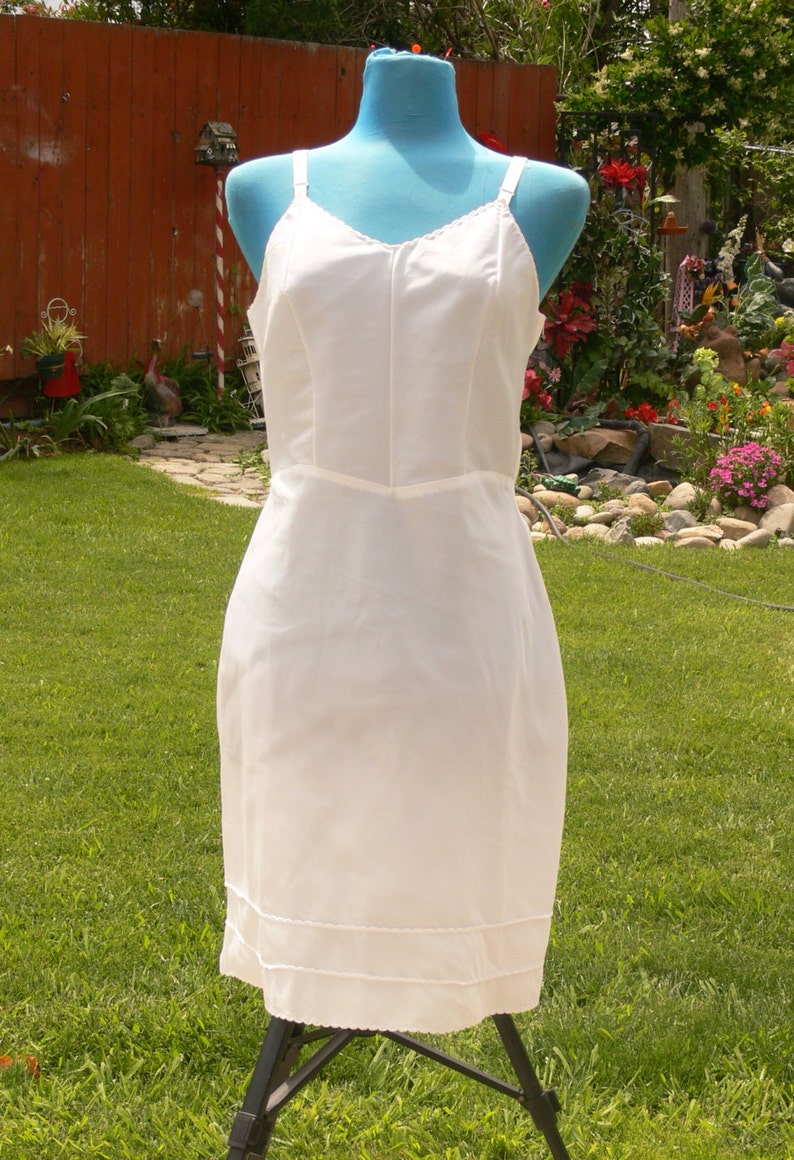 Deena white polyester slip size 36 bust with size zipper