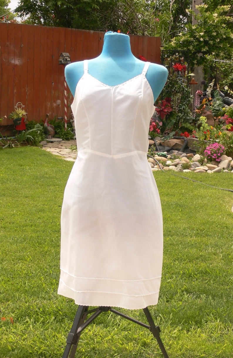 Deena white polyester slip size 36 bust with size zipper