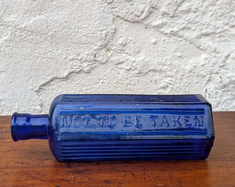 Bouteille antique en cobalt « À ne pas prendre » - Bouteille empoisonnée victorienne, 6 oz, vers 1880-1900