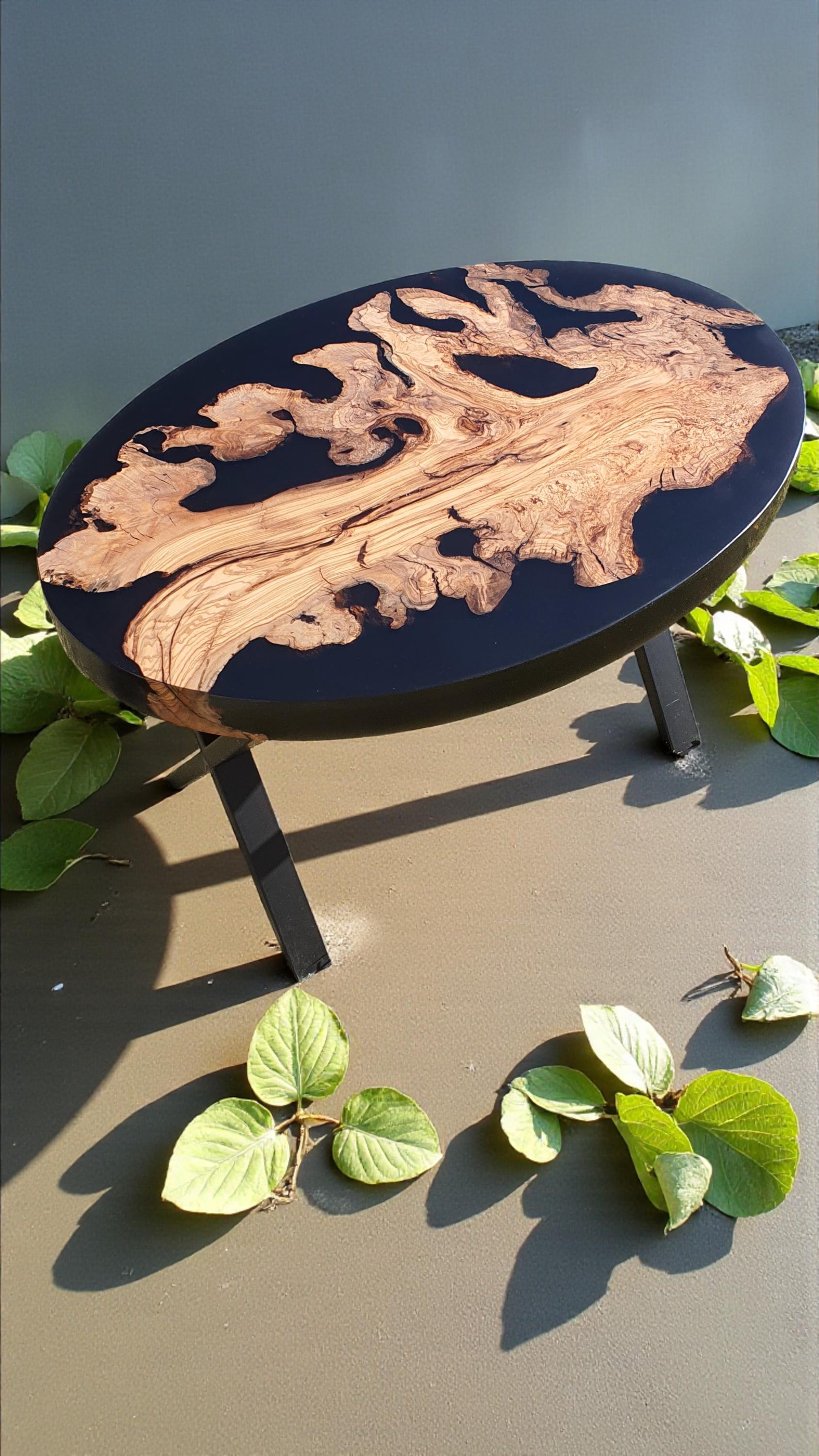 Table Basse Ovale Olivier Centenaire Epoxy Noire