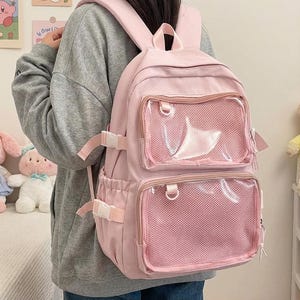 Doppelfenster-Ita-Rucksack mit klaren Display-Taschen für Pin- und Charm-Sammler Anime