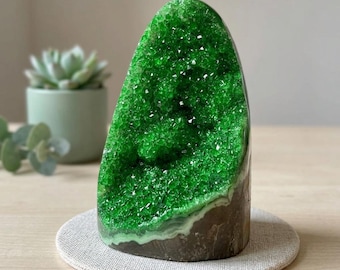Green Crystal Geode Wand, Natural Gemstone Point, Mystical Mineral Specimen, Office Display, Spiritual Decor