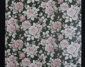 Origineel vintage bloemenbehang met roze bloemen op een groene achtergrond - B425 - prijs per rol 53cm x 10m - gratis staal