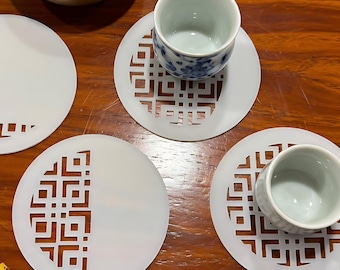 Posavasos con diseño de fases lunares estilo coreano - Juego de acrílico blanco escarchado con soporte de exhibición mecanizado por CNC