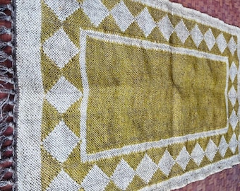 Handmade Wool Jute Kilim Rug: Traditional Indian Woven Carpet