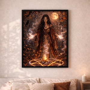 Puede incluir: Obra de arte enmarcada que representa a una mujer con un vestido marrón fluido, rodeada de energía mística y una luna llena. Un pentagrama y una vela encendida están en primer plano, con un cuervo en el fondo. La obra tiene un tema de fantasía.