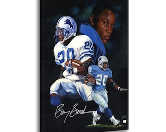 Può includere: Stampa su tela raffigurante un giocatore di football americano in uniforme blu e bianca, con il numero 20. L'immagine include una firma e una seconda immagine del giocatore. Lo sfondo è scuro.