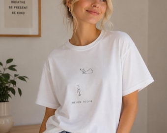 Koszulka z ilustracją Stick Figure Alone | Minimalistyczna koszulka z małym rysunkiem
